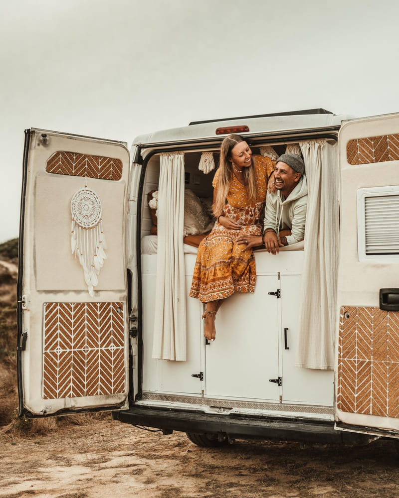 Vanlife in Portugal - Die Sonnen- und Schattenseiten mit Jasmin und Filipe von @mionda.portugal