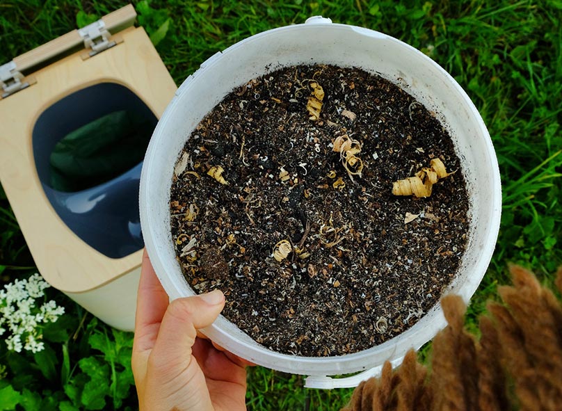 ¿Qué lecho sanitario debo utilizar para los baños secos con separador?