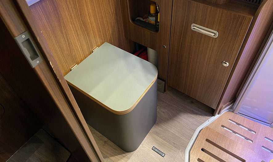 Informe sobre la instalación de un baño seco con separador portátil