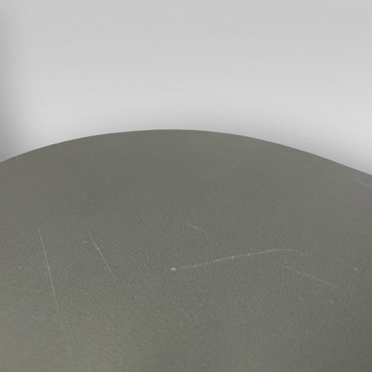 Kratzer auf dem Deckel der Trockentrenntoilette Trelino Evo.