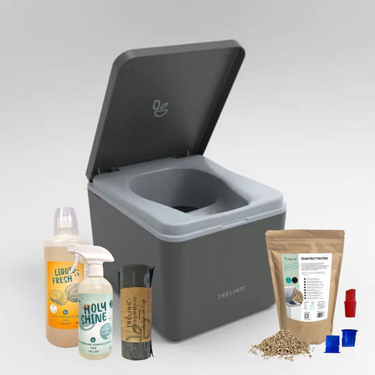 Kompakte graue Evo S Trenntoilette im Bundle mit Trenntoiletten Reiniger, Urinkanisterzusatz, Recyclingbeuteln, Streu, Membranen und Stopfen.