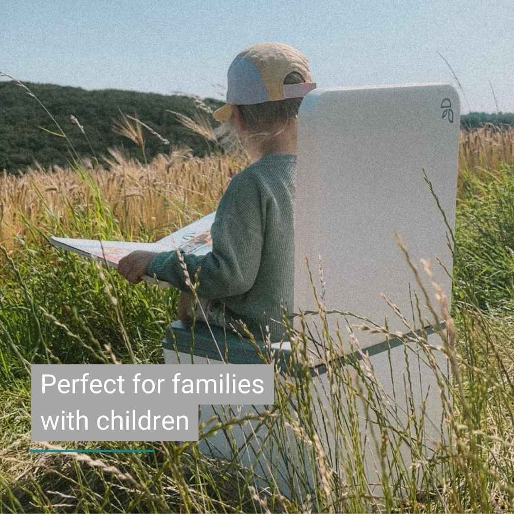 Trelino Evo in der Natur, Kind sitzt auf Toilette.