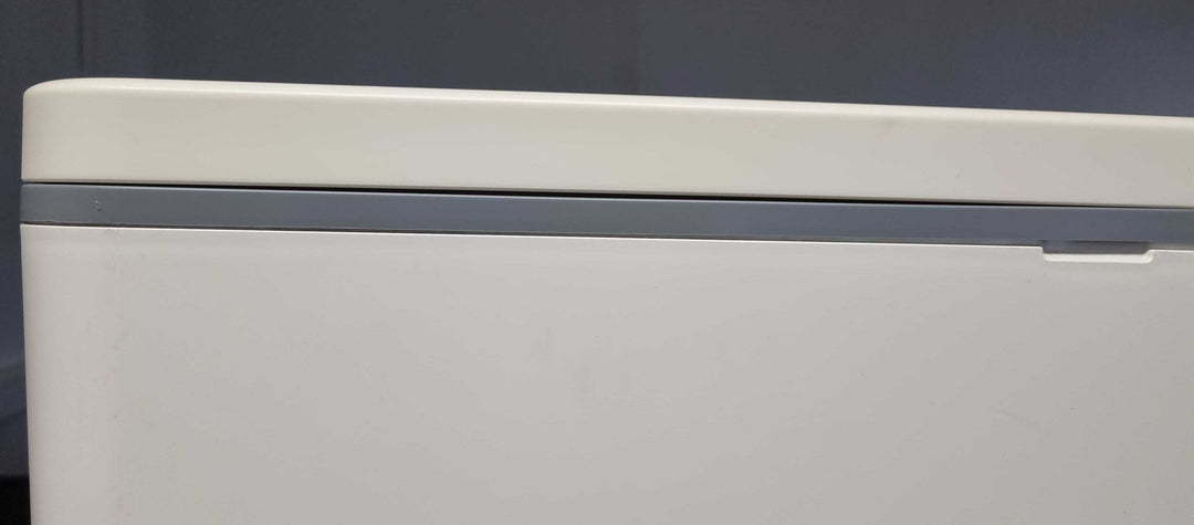 Größeres Spaltmaß beim Deckel der Trenntoilette Evo 2. Wahl.