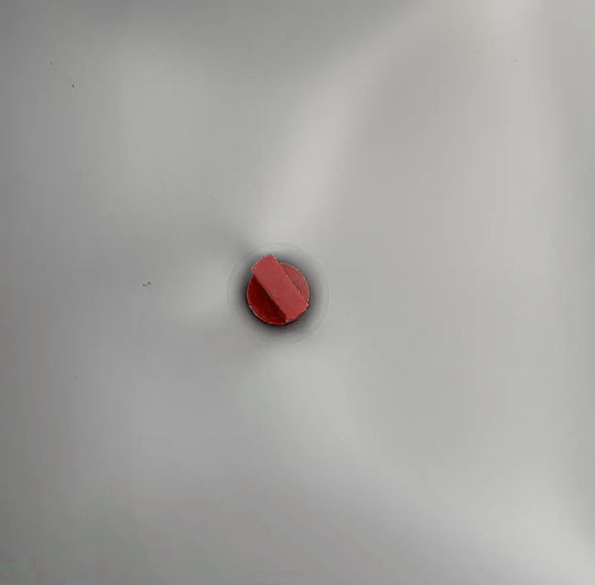 Roter Stopfen in der Urinöffnung im Trenneinsatz der Trelino Evo.