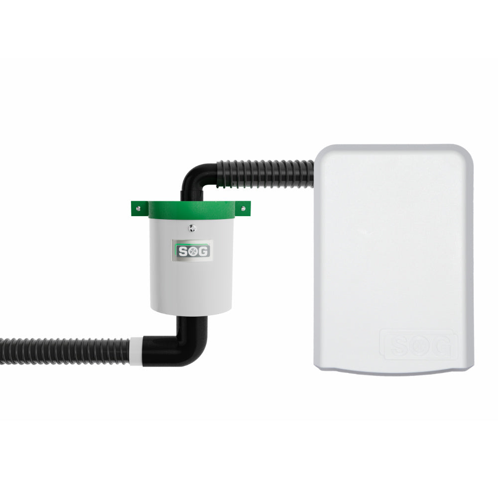 Weißer Trenntoiletten-Lüfter mit grünem Deckel und schwarzem Anschlussrohr.