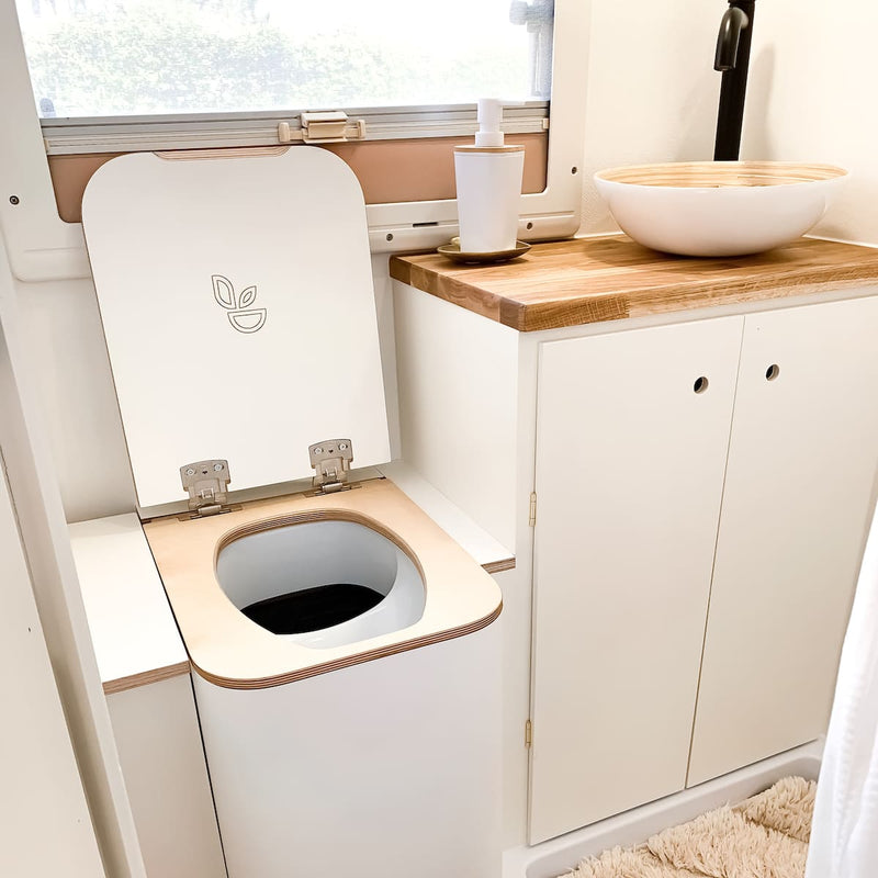 Trelino aus Holz im Wohnmobil Bad integriert