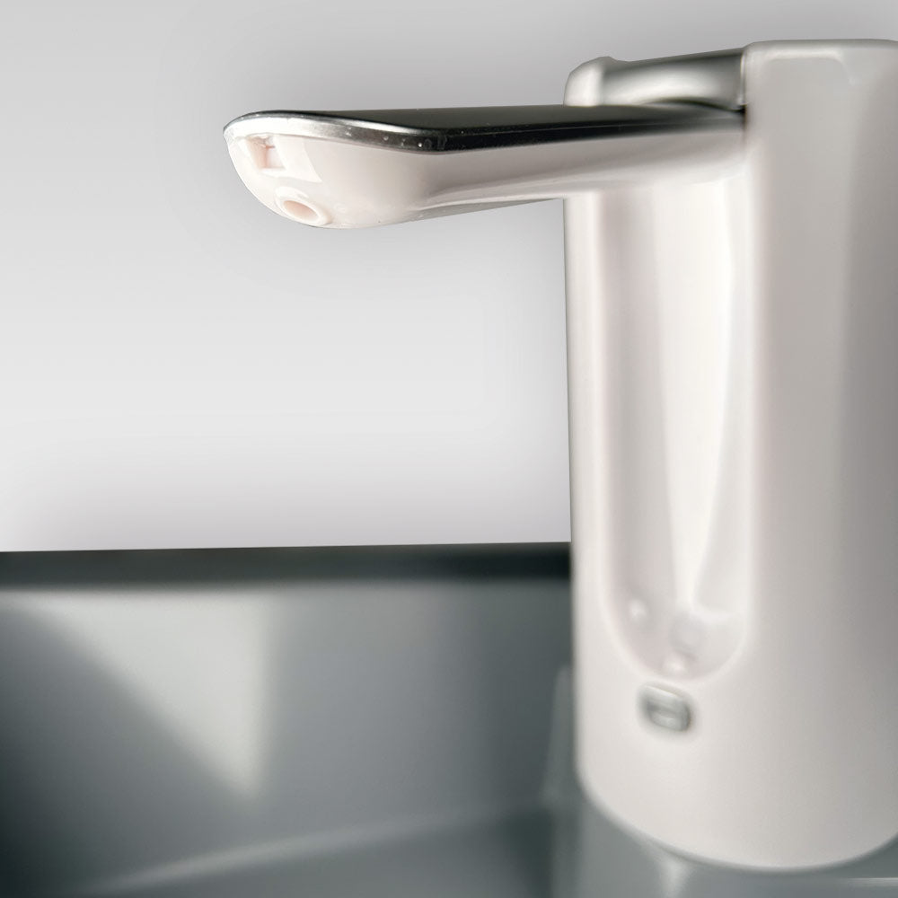 Anthrazitfarbenes mobiles Waschbecken mit schlankem Wasserhahn für Outdoor Waschbecken und Camping Spüle.