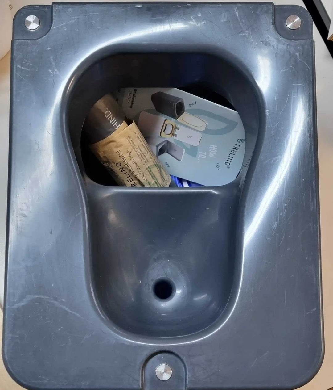 Verkratzte Trenneinsatz Oberfläche in der Nahaufnahme aus dem Schnäppchen Sortiment