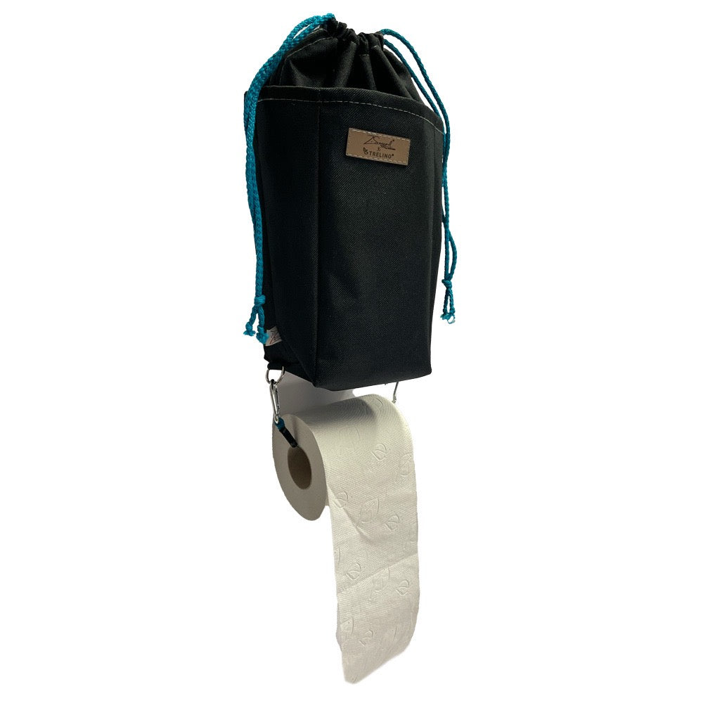 Schwarze, rechteckige Textiltasche mit Kordelzug und angebrachter Toilettenpapierrolle darunter.