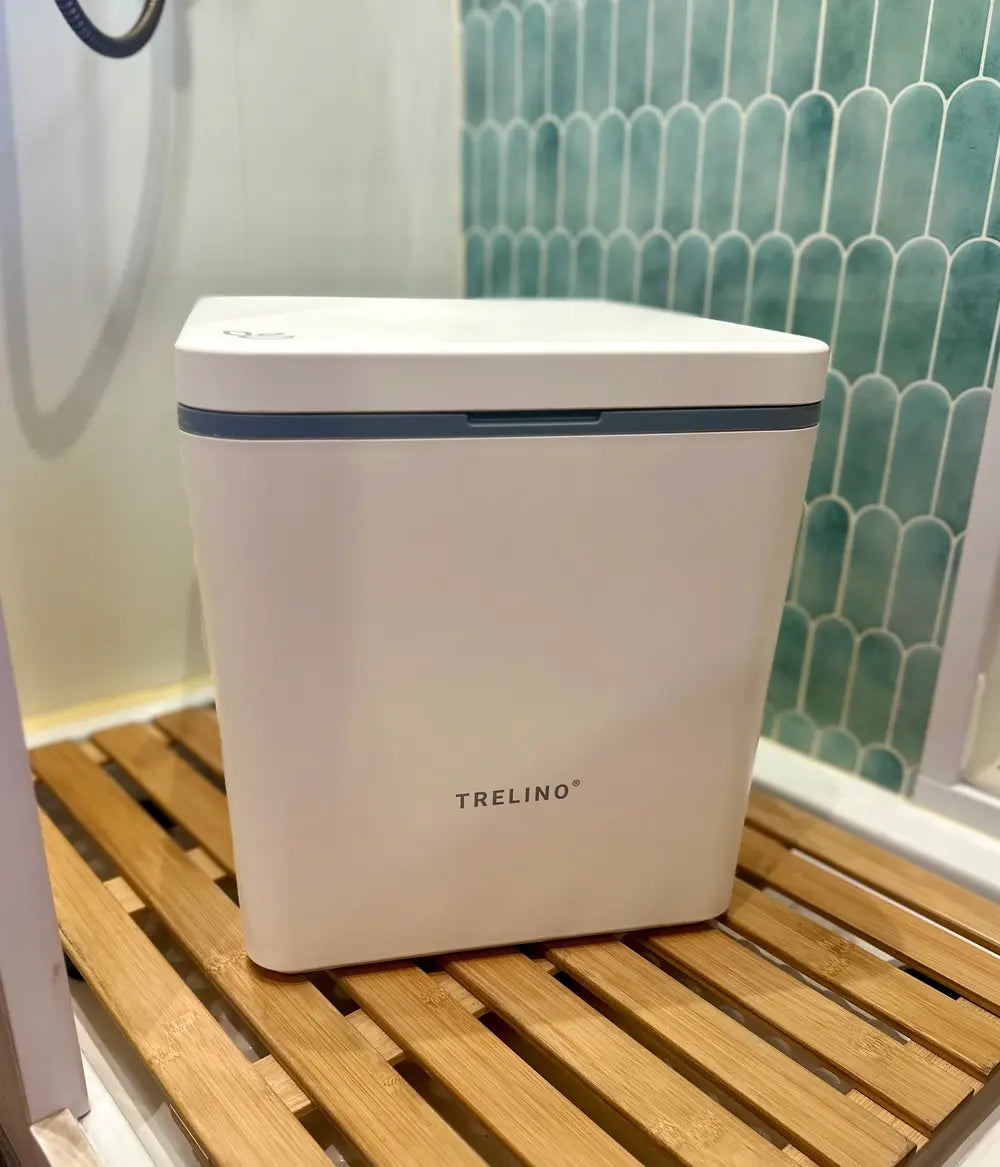 Trenntoilette von Trelino aus Kunststoff im Wohnmobilbad.
