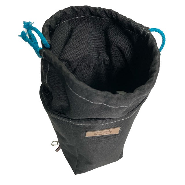 Schwarzer Stoff-Behälter mit Kordelzug und rechteckiger Form, 3 Liter Fassungsvermögen.