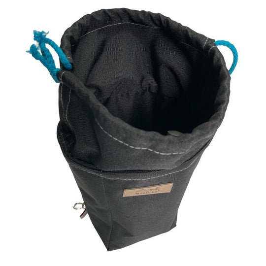 Schwarzer Stoff-Behälter mit Kordelzug und rechteckiger Form, 3 Liter Fassungsvermögen.