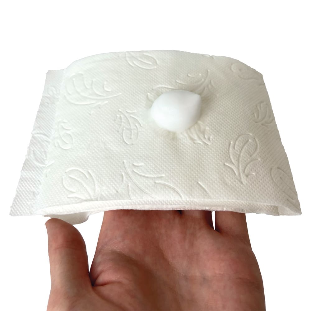 Feuchttuchschaum auf Toilettenpapier