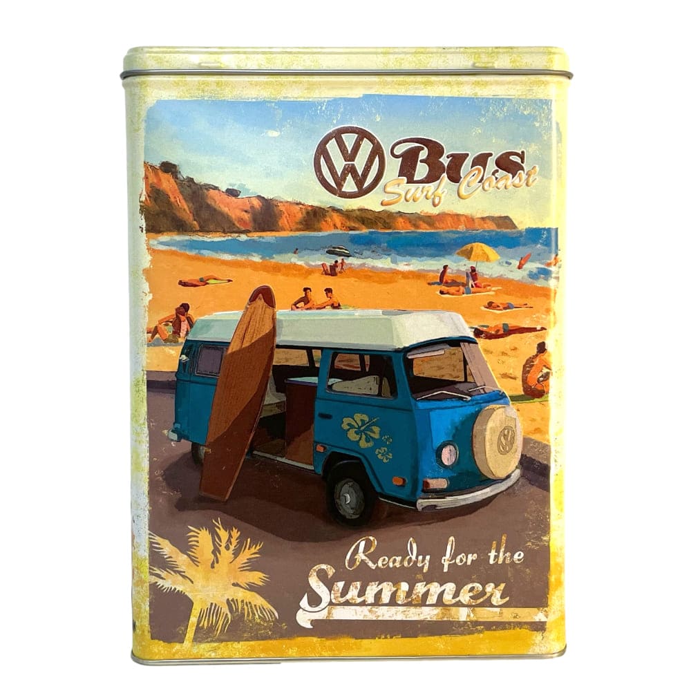 Metallbox im Retro-VW-Bus-Design mit Strandmotiv und Surfbrett in Blau und Gelb.
